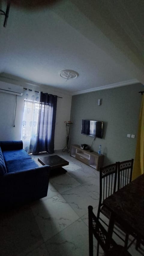 Résidence GermanoTech 1eta groupe electrogene Studio meublé Bonamoussadi ,Logbessou,1 ch,1 salon,1balcon, eau Bonamoussadi,chaude,internet,parking,virgile,menagère,canalsat Apartment in Douala