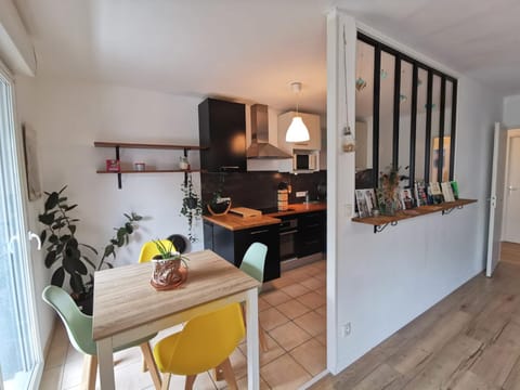 Dining area, kitchen