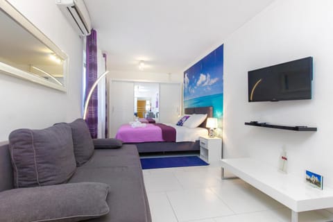 TV and multimedia, Living room, Photo of the whole room, Seating area