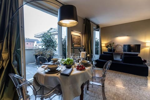Property building, Living room, Seating area, Dining area, Breakfast