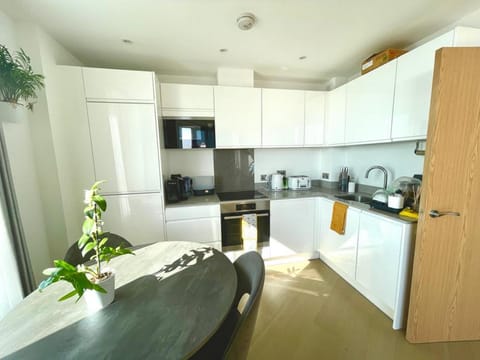 Luxury One-Bedroom Apartment with a View - Barking Apartamento in Barking