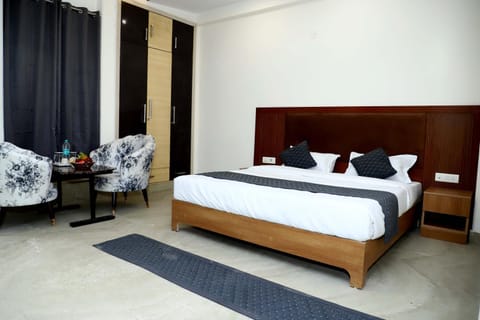 Lyf Corporate Suites - Noida Sector 19 Hotel in Noida