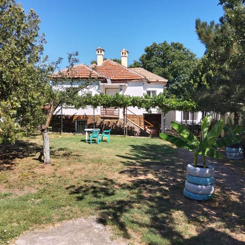 3 Bedroom Captivating House in Ognen near Karnobat House in Jambol, Bulgaria