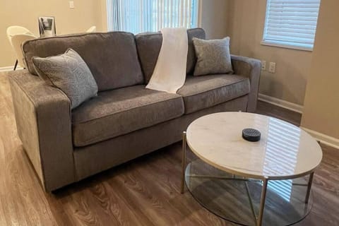 New Modern 1 BR in Heart of Midtown Condo in Kansas City