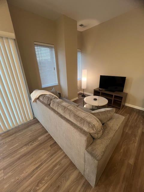 New Modern 1 BR in Heart of Midtown Condo in Kansas City