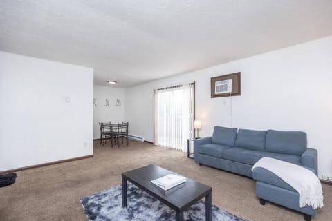 Private/Quiet 2-Bed Apartment Condominio in Miamisburg