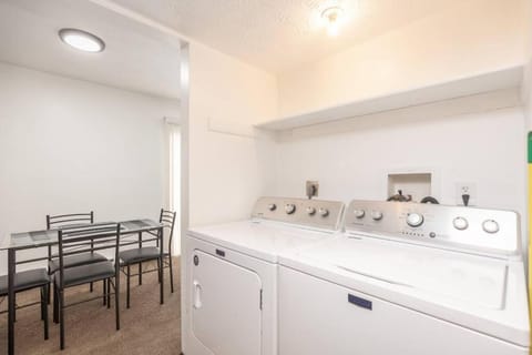 Private/Quiet 2-Bed Apartment Copropriété in Miamisburg