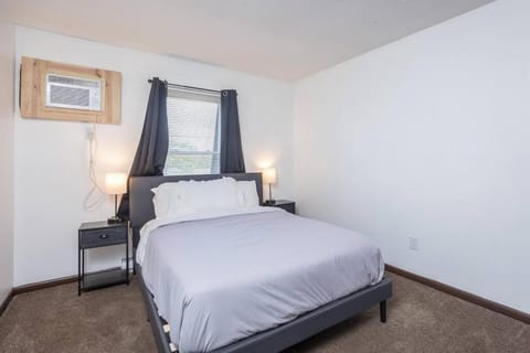 Private/Quiet 2-Bed Apartment Copropriété in Miamisburg