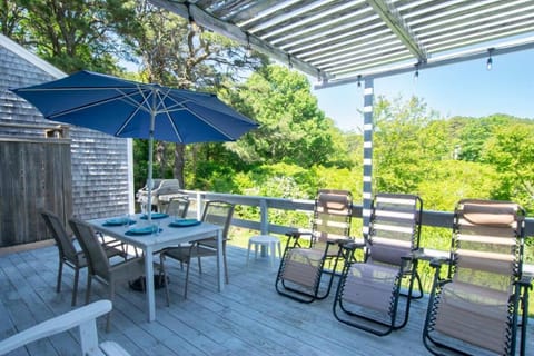 Sleeps 8 Minutes to Nauset Beach House in Orleans
