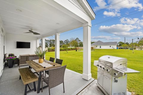 Patio, Communal lounge/ TV room, BBQ facilities, Garden, Dining area, Garden view