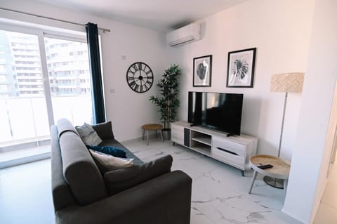 Bright 2 Bedroom flat in Sliema! Apartment in Sliema