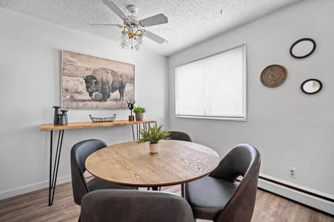 Modern 2BR with Free Parking and Newly Renovated Condominio in Fort McMurray