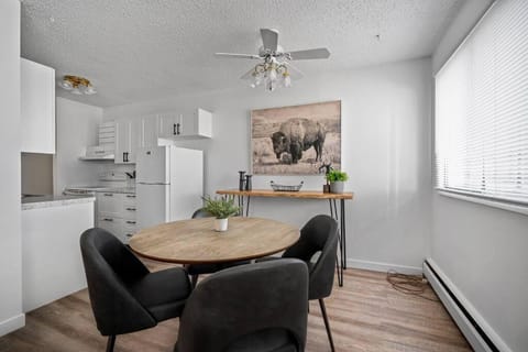 Modern 2BR with Free Parking and Newly Renovated Condominio in Fort McMurray