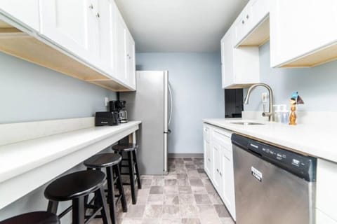 Kitchen or kitchenette, Dining area, dishwasher, oven, pet friendly, stove