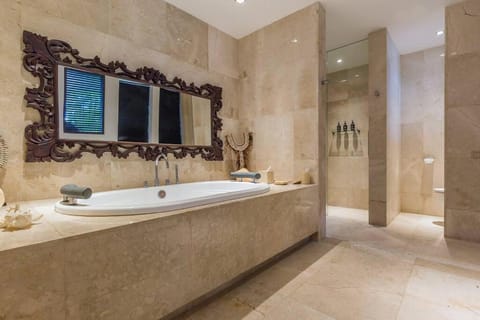 Eshara 123 in Oberoi our 8 BR Villa with 3 Pool close to Beach Villa in Kuta