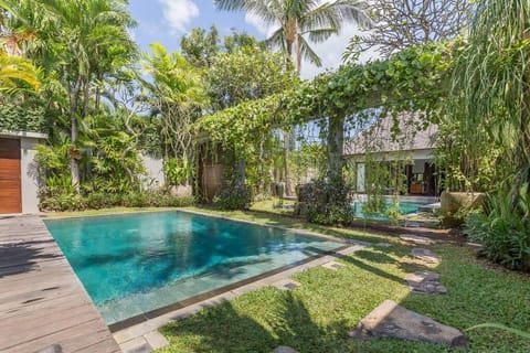 Eshara 123 in Oberoi our 8 BR Villa with 3 Pool close to Beach Villa in Kuta