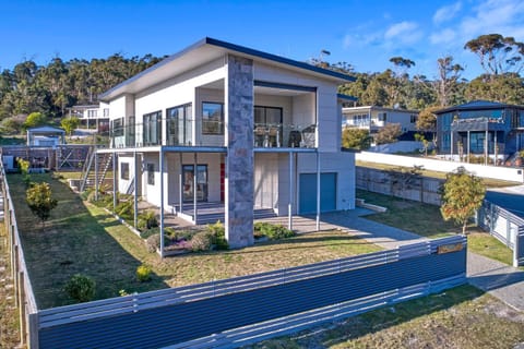 Property building, Neighbourhood, Garden view