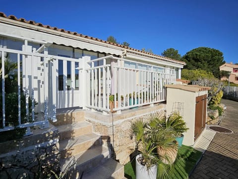 Maison mitoyenne T3 avec piscine, clim, parking, animaux acceptés - FR-1-768-21 Villa in Sainte-Maxime