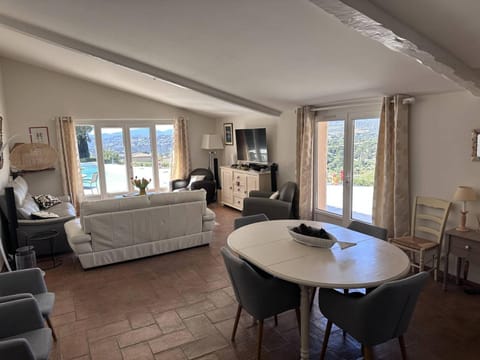 Villa provençale avec piscine privée, clim, Wi-Fi, jardin, 5 chambres - FR-1-768-20 Villa in Roquebrune-sur-Argens