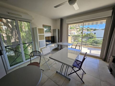 T2 standing, piscine, clim, proche plage, parking, animaux OK - FR-1-768-47 Apartment in Roquebrune-sur-Argens