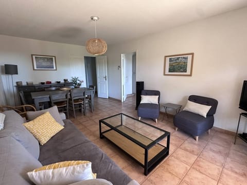 T3 avec Piscine, Clim et Terrasse - 6 pers. - FR-1-768-39 Apartment in Sainte-Maxime