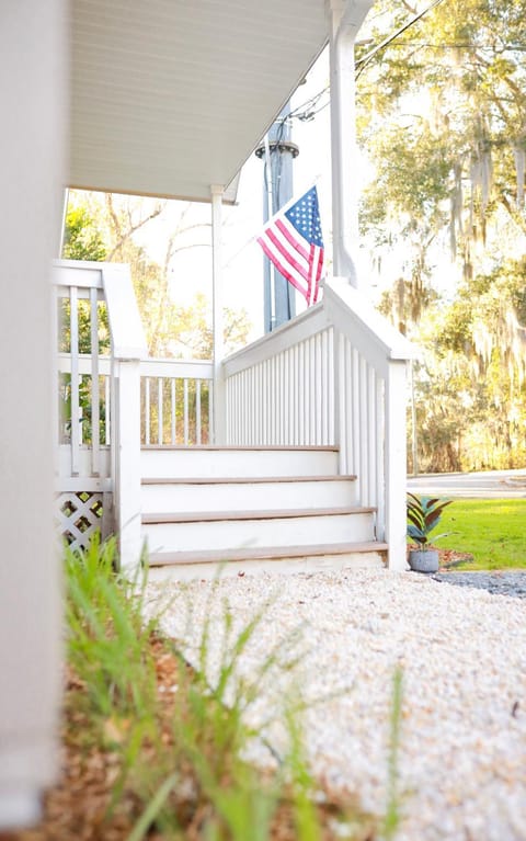 Sleeps 12! 5 BDRM-2 Kings,3 Queens-Deck & Patio-Mins to PI & Beaufort Casa in Port Royal