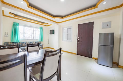 3Bedroom Unit with Breakfast for 3pax- Annet Quien's Place Apartahotel in Baguio