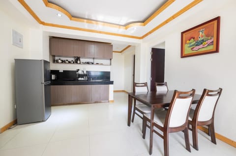 3Bedroom Unit with Breakfast for 3pax- Annet Quien's Place Apartahotel in Baguio