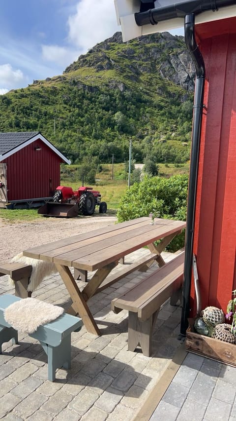 Sjarmerende hytte ved vannet House in Lofoten