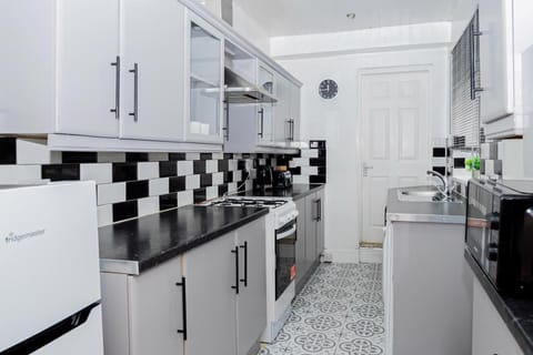 Kitchen or kitchenette, minibar, pet friendly, stove, toaster