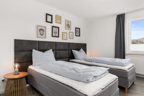 CASSEL LOFTS - Komfortable Wohnung für 4 mit Balkon nahe VW-Werk Apartamento in Kassel