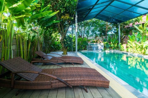 Spring, Day, Garden, Garden view, Pool view, Swimming pool, sunbed