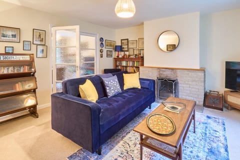 Library, TV and multimedia, Living room, Seating area