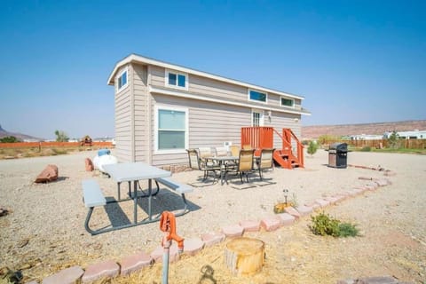 Redrock Moab Tiny House w Large Loft Site 8 Casa in Spanish Valley