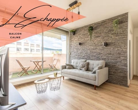 Patio, Living room
