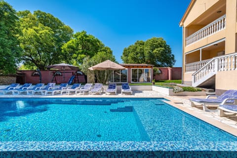 MY DALMATIA - Momo's paradise with 2 infinity pools & 7 bedrooms House in Biograd na Moru