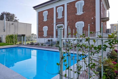 Property building, Day, Garden, Garden view, Pool view, Swimming pool