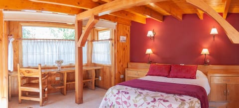 Bed, Photo of the whole room, Seating area, Bedroom, Garden view, Mountain view