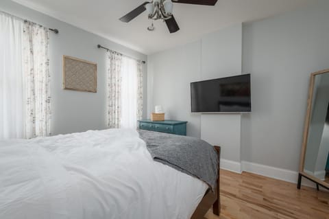 Baltimore Family Rowhome close to Hopkins, Fells Point, Stadium House in Baltimore
