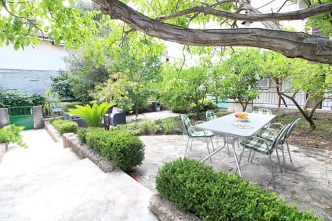 Garden, Seating area, Sea view