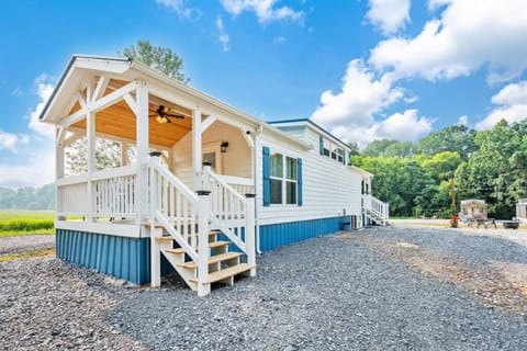 7 Le Soleil Retro Tiny House, Boat Parking, Mins to Lake Guntersville, City Harbor Eigentumswohnung in Guntersville Lake