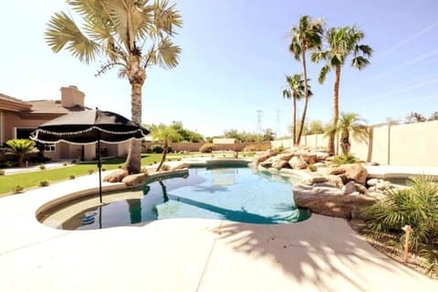 5 bd Luxury Oasis Heated Pool Spa Pickle Ball Condo in Scottsdale