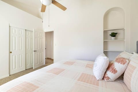 Stunning 5 Bed Luxury Oasis Heated Pool Hot Tub Wohnung in Scottsdale