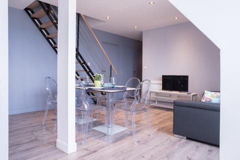 Living room, Dining area