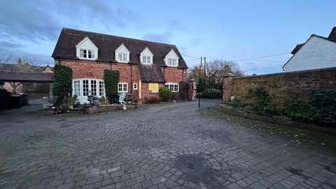 Holly Cottage House in Telford