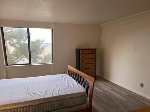 One Bedroom Executive Condo Close to UNR and TMCC Condominio in Reno
