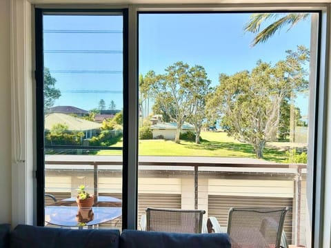 Cosy unit with park & water view Apartment in Ballina