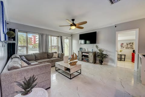 Wilton Manors Pool Oasis 3/3 and free parking Casa in Wilton Manors