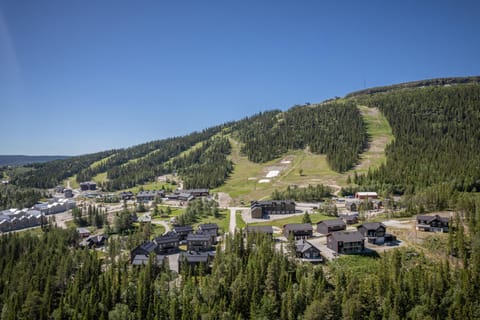 Property building, Skiing, Mountain view, Mountain view, Parking