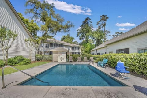 Brand New Listing: Comfy, Stylish & Convenient South Island Townhome! Condo in Saint Simons Island